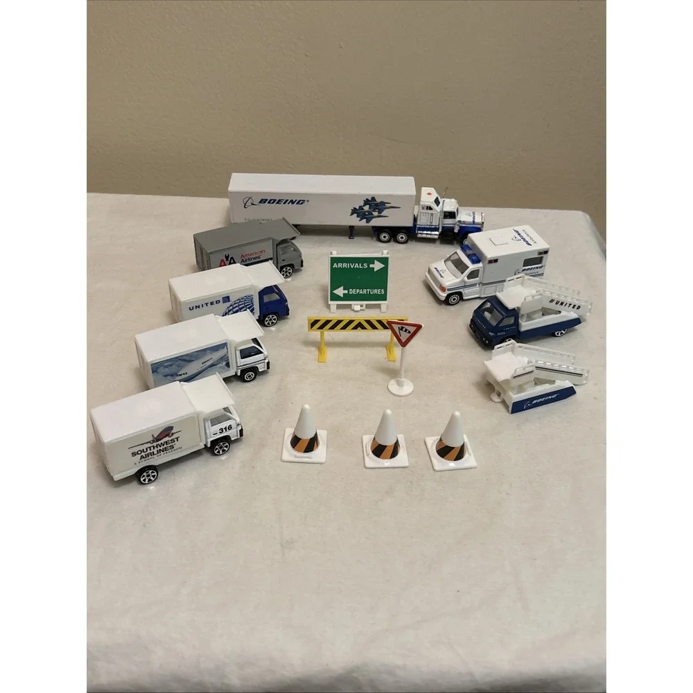Realtoy Airport Vehicle Lot Boeing United Southwest American Airlines Diecast
